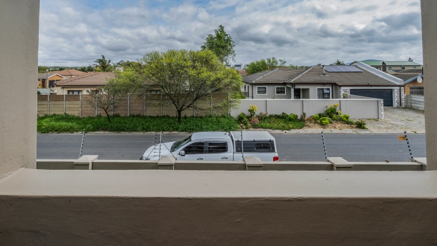 2 Bedroom Property for Sale in Uitzicht Western Cape